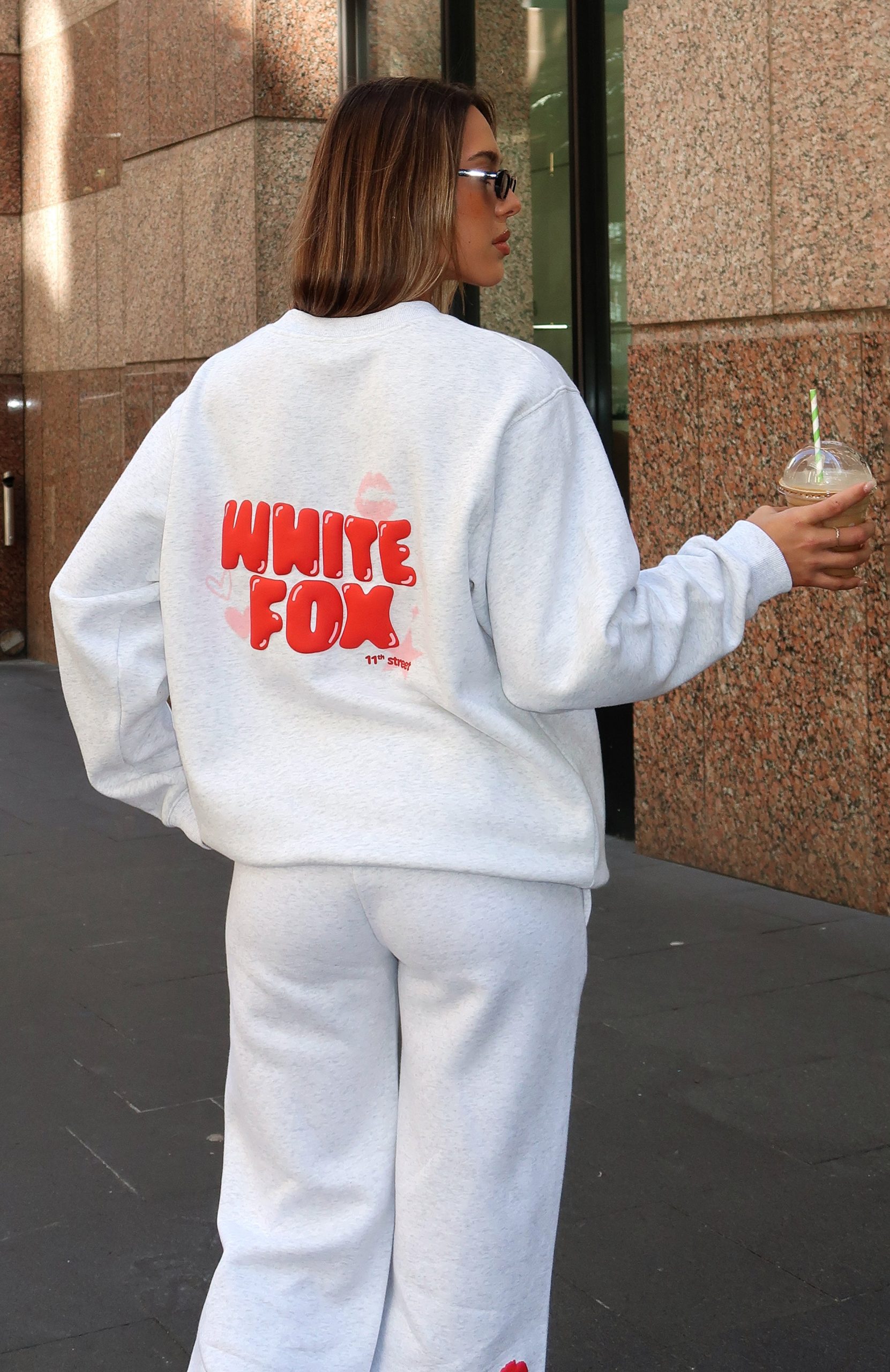 white-fox-11th-street-sweet-kisses-oversized-sweater-cherry-glaze-01