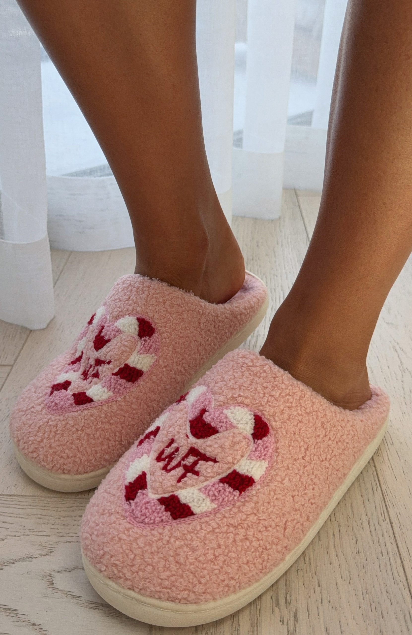 white-fox-dasher-slippers-pink.30.9.25.01
