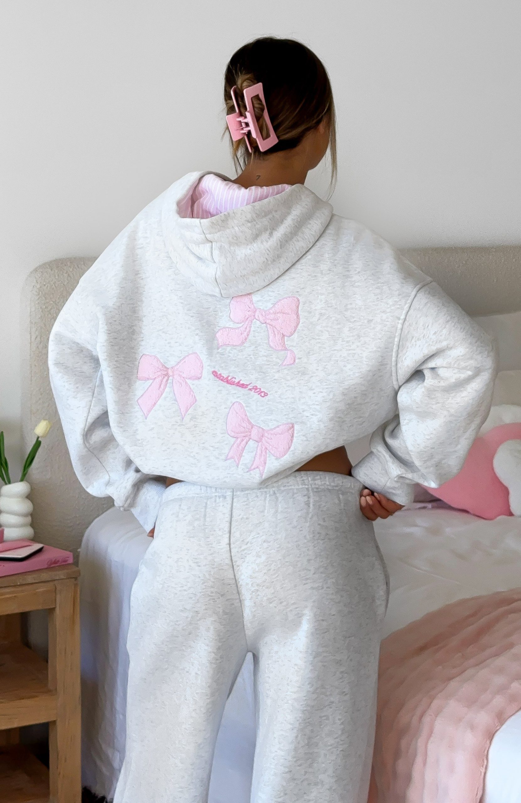white-fox-daydreamers-madeline-oversized-hoodie-grey-marle-daydreamers-madeline-wide-leg-sweatpants-grey-marle.24.11.25.04