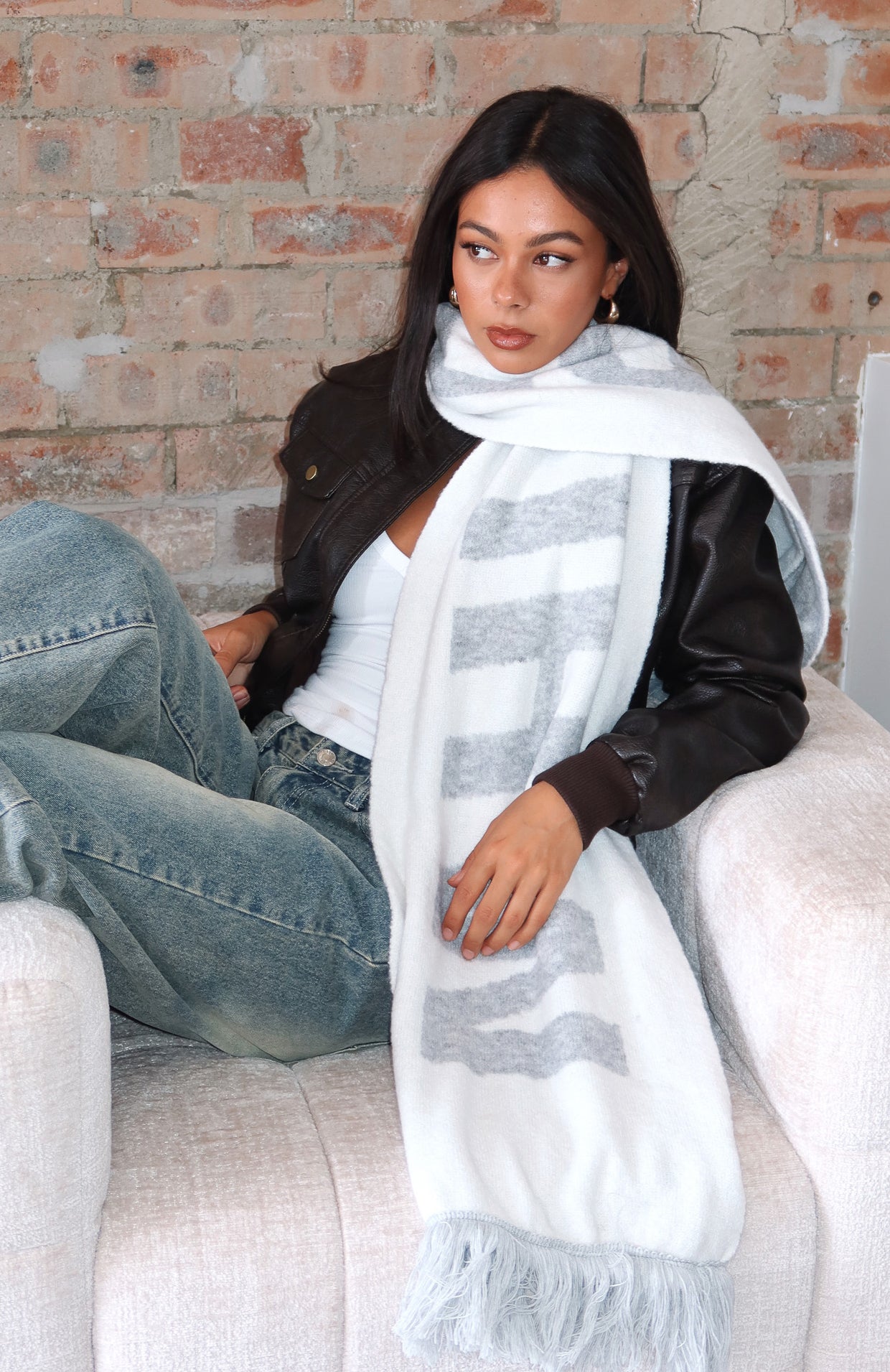 white-fox-falsetto-scarf-grey-23.1.26-04