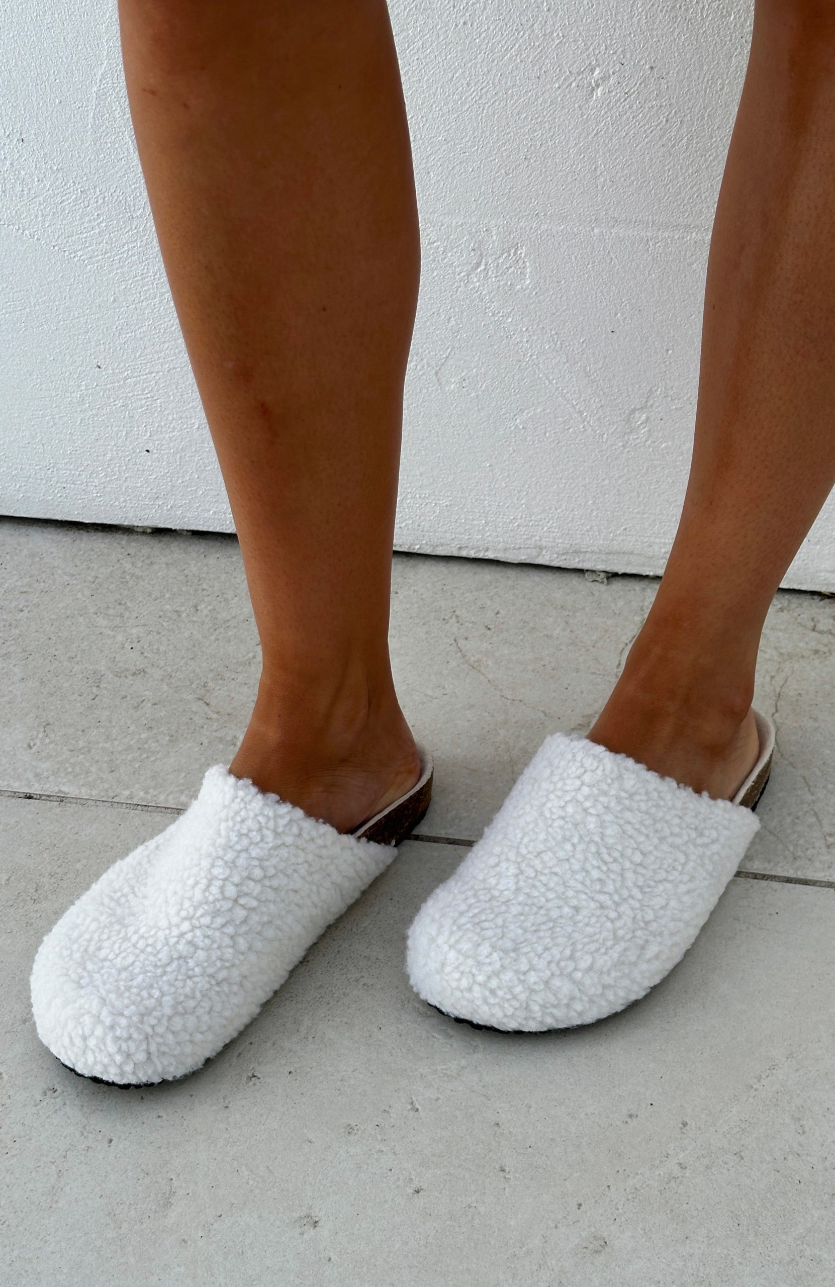 white-fox-ina-slippers-cream-shearling.16.04.25.01