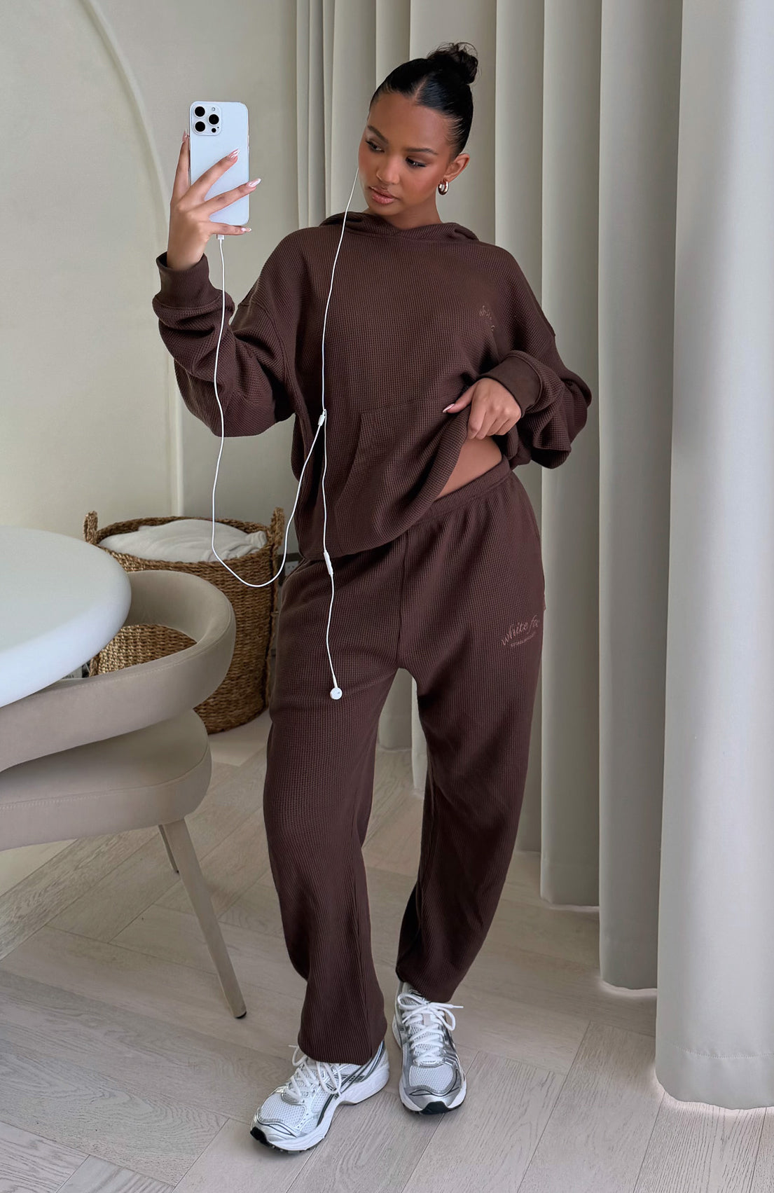 white-fox-moving-out-waffle-oversized-hoodie-brown-chocolate-moving-out-waffle-sweatpants-brown-chocolate-19.02.26-010