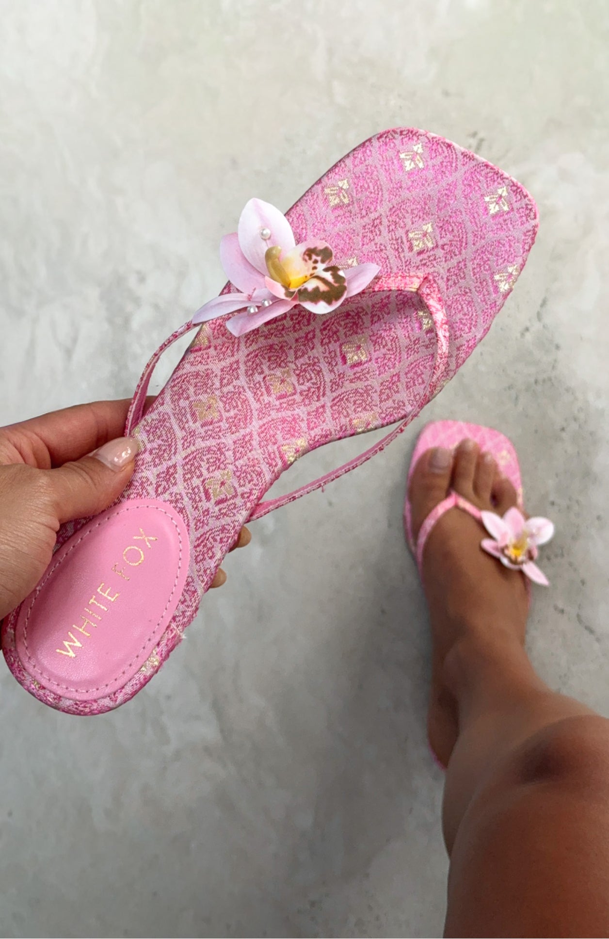 white-fox-rhea-orchid-thong-mules-pink-26.11.25-04