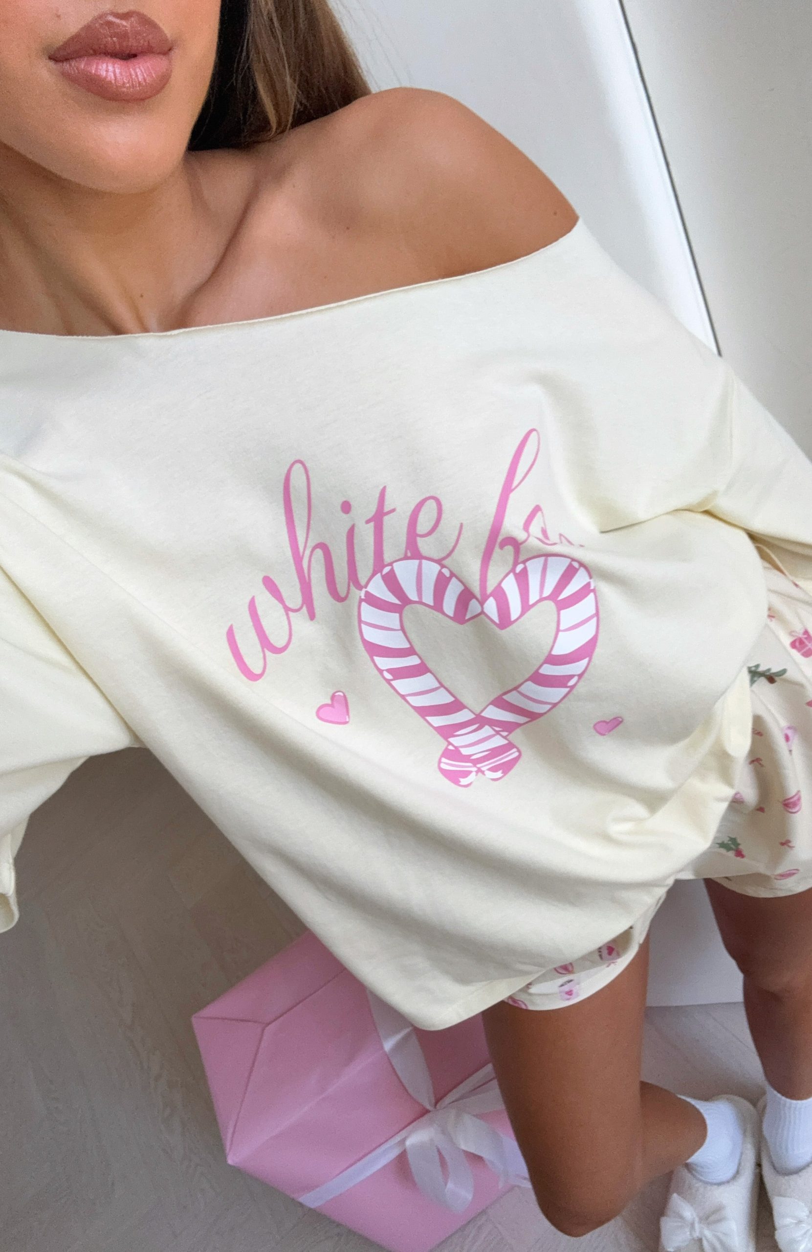 white-fox-sweetheart-pyjama-off-shoulder-tee-lemon-sweetheart-pyjama-short-festive-flicker.30.9.25.01