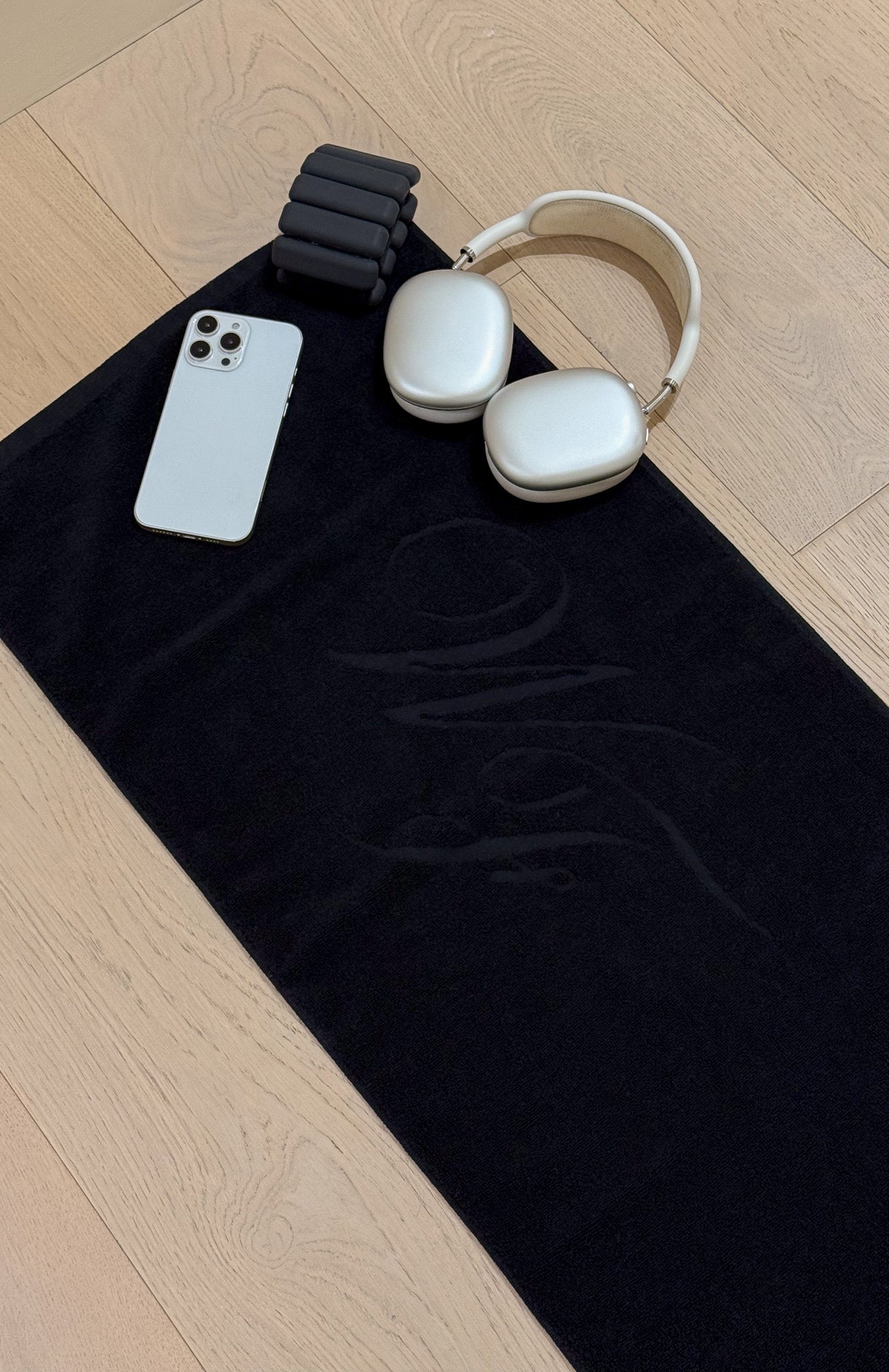 white_fox_feeling_fresh_gym_towel_black